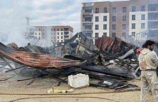 Arnavutköy’de şantiye konteynerlarında yangın:...