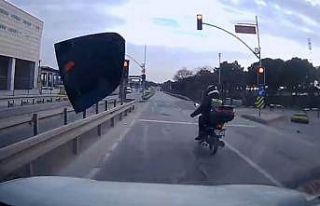 Arnavutköy’de yol verme tartışması kamerada:...