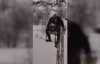 Artvin’de yoğun kar yağışına rağmen elektrik...