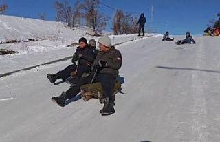 Aşkale’de dondurucu soğuklara rağmen hayat devam...