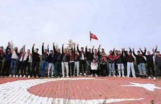 Asker adayları ilk nöbetlerini köylerindeki bu...