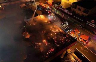 Ataşehir’de iki katlı binanın çatısında yangın