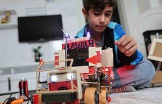 Atık malzemeler ve harçlığıyla traktör maketi...