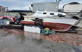 Avcılar’da lodos nedeniyle 3 tekne zarar gördü