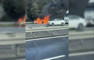 Avcılar’da seyir halindeki araç alev alev yandı