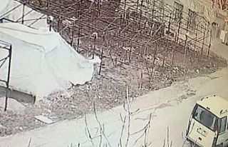 Ayakkabı hırsızları kameraya yakalandı