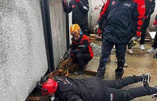 Aydın’da enkazda arama kurtarma eğitimleri sürüyor