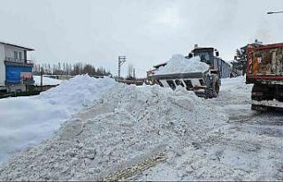 Aydıntepe’de kar küreme ve tuzlama çalışmaları...