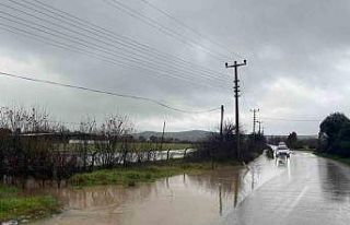 Ayvacık’ta sağanak yağış tarım arazilerini...