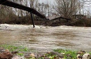 Ayvacık’ta şiddetli yağış: Çay ve dere taştı,...