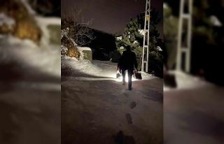 Bağ evinde mahsur kalan aileye itfaiyeden erzak desteği