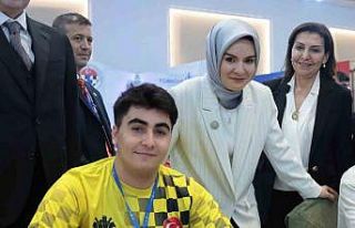 Bakan Göktaş, Türkiye Yıldızlar Satranç şampiyonu...