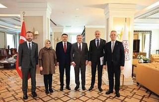 Bakan Osman Aşkın Bak ile gençliğine yönelik...