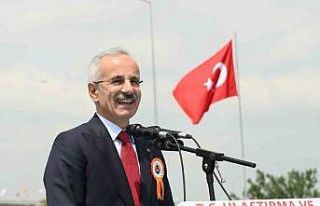 Bakan Uraloğlu, 1 yılda otoyol ve köprülerden...
