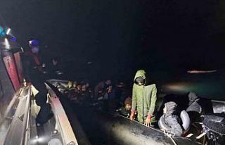 Balıkesir açıklarında 3’ü çocuk 29 göçmen...