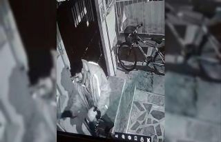 Balkondaki motosiklet ekipmanlarını çaldı