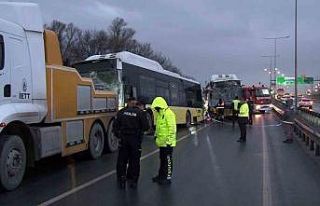 Başakşehir’de 3 İETT otobüsü çarpıştı,...