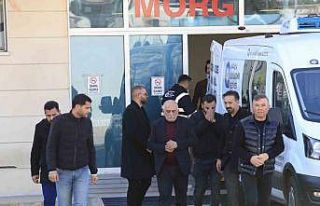 Başından vurulmuş halde eşi tarafından hastaneye...