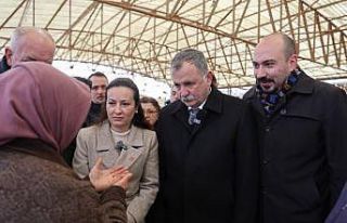 Başkan Balaban ve İl Başkanı Özalper pazar alışverişinde...