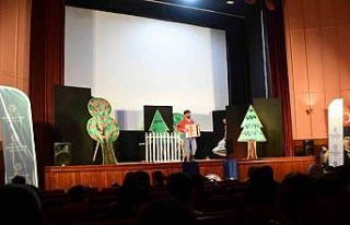 Başkan Çerçioğlu Sökeli çocukları tiyatro ile...