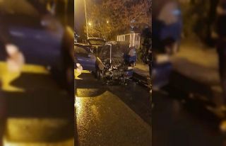 Batman’da park halindeyken yanan otomobil kullanılamaz...