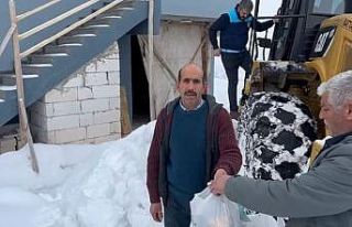 Battalgazi Belediyesi ekipleri 21 kilometre yolu açarak...