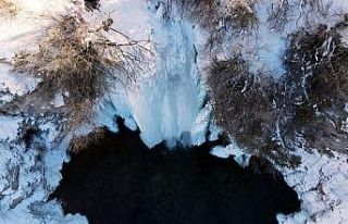 Bayburt’ta Sırakayalar Şelalesi buz tuttu