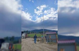 Bayrak direğinin ipini çaldılar