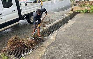 Belediye ekiplerinden fırtına ve yağış mesaisi