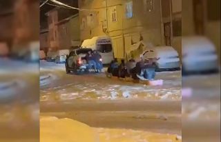 Belediye personelinden kar eğlencesi