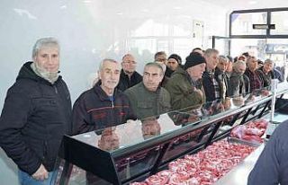 Belediyenin et satış noktası açıldı, ilk gün...
