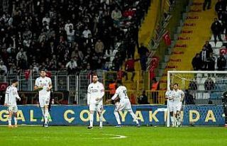 Beşiktaş taraftarı yönetimi istifaya davet etti