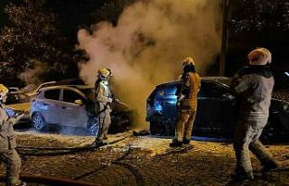Beşiktaş’ta park halindeki 4 otomobil alev alev...