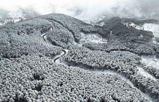 Beyaz örtüyle Uludağ’ın virajları görsel şölene...