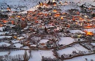 Beyaza bürünen mahalle ihtişamı ile kendine hayran...