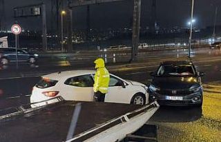 Beylikdüzü E-5’te iki araç çarpıştı: 1 yaralı