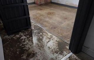 Beylikdüzü’nde 2 daireyi su bastı: Bina boşaltıldı