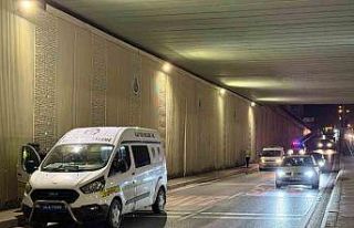 Beylikdüzü’nde yolun karşısına geçerken minibüsün...