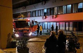 Beyoğlu’nda otelde çıkan yangında mahsur kalan...