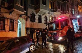 Beyoğlu’nda otelde yangın paniği: Mahsur kalan...