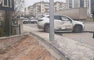 Beypazarı’nda iki otomobilin çarpışması sonucu...