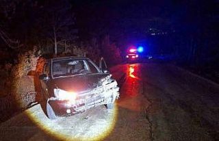 Bilecik’te kontrolden çıkan otomobil ağaca çarptı:...