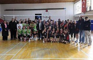 Bilecik’te küçük kızlar voleybol müsabakaları...