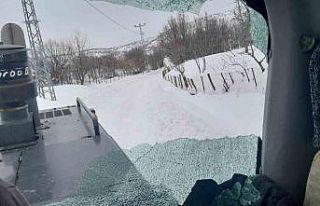 Bingöl’de ahır yolunu açmadılar diye iş makinesine...