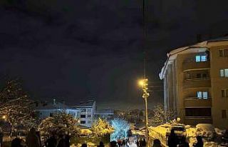 Bolu’da çocuklar gece saatlerinde karın keyfini...