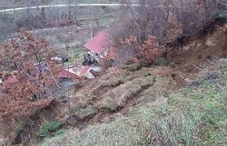 Bolu’da heyelan nedeniyle 3 ev boşaltıldı