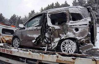 Bolu’da kamyon ile hafif ticari araç çarpıştı:...