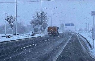 Bolu’da kar yağışı etkili oluyor