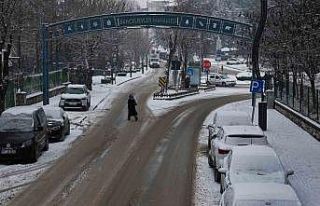 Bolu’da kar yağışı sürüyor: Kış güzelliği...