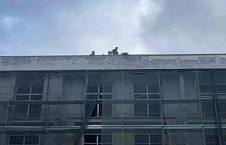 Bolu’da okul inşaatında işçiler parasını alamayınca...